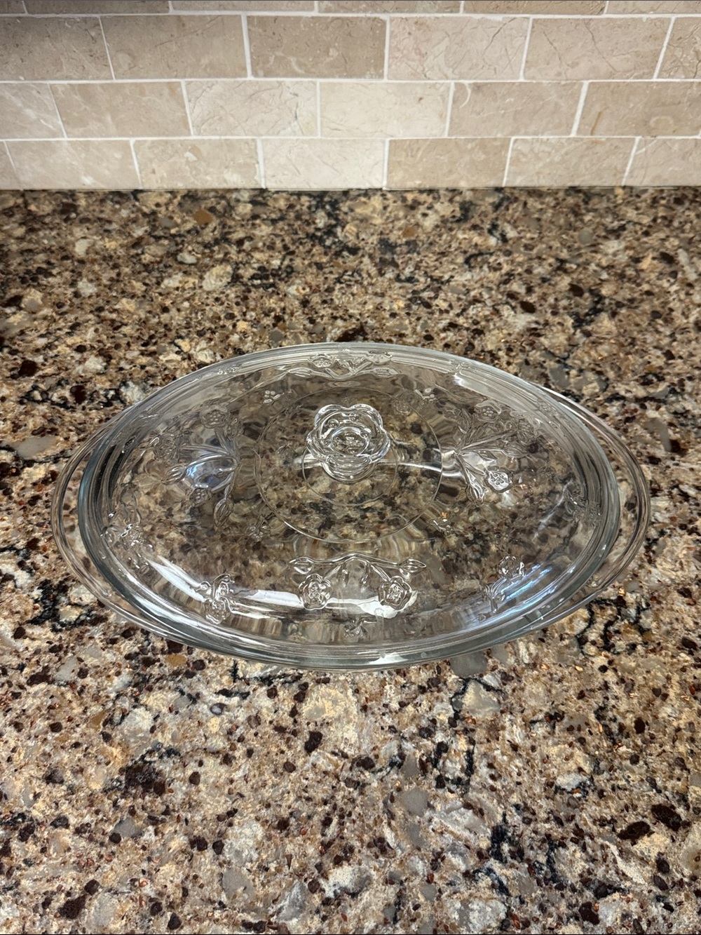 Vintage Anchor Hocking SAVANNAH Clear Floral Glass 2QT Oval Casserole Dish & Lid